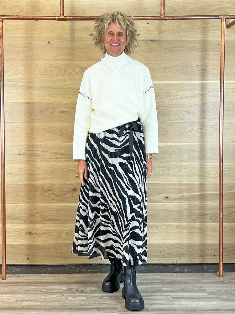 Oui Patterned Maxi Skirt Off White & Black