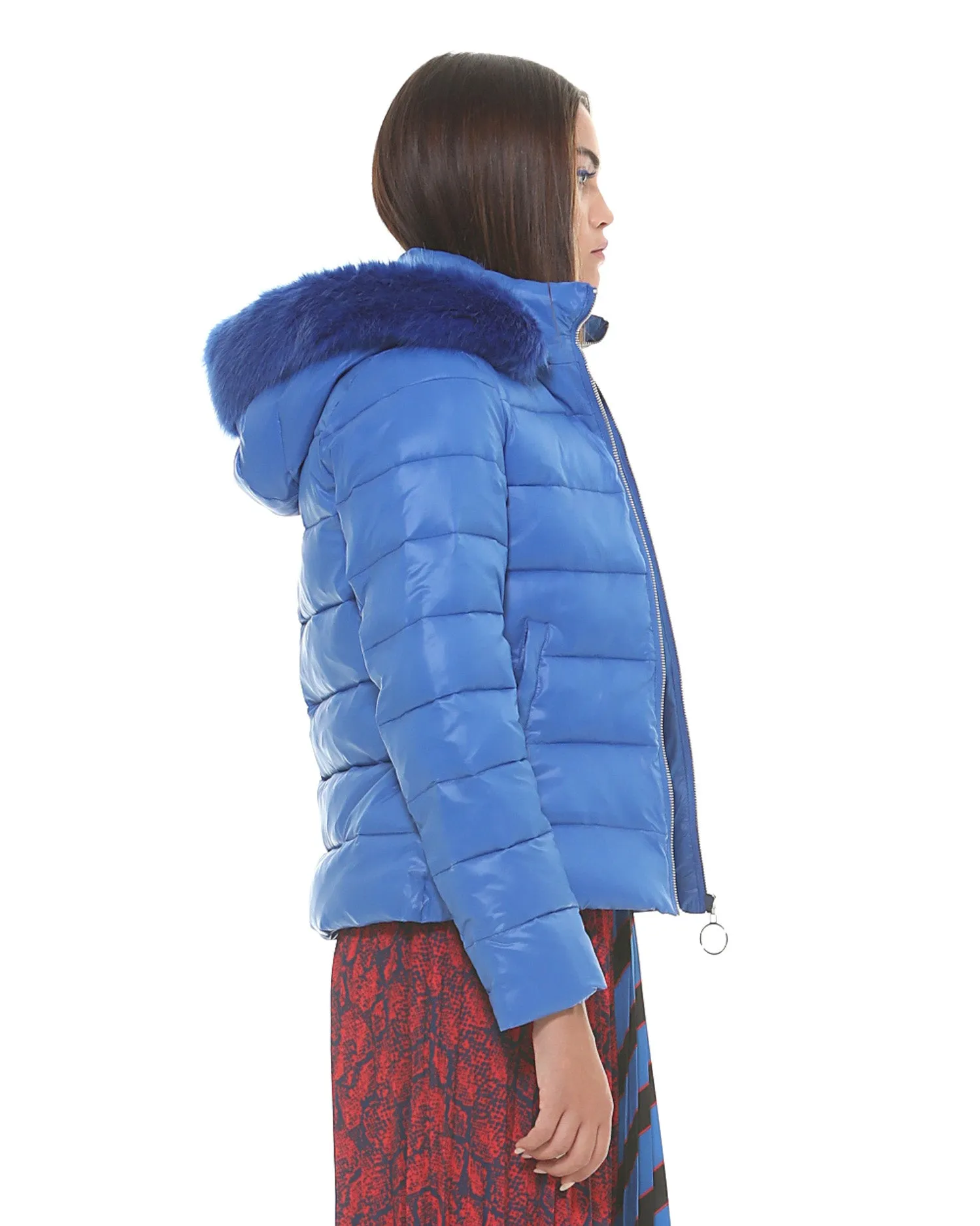 Short and quilted down jacket