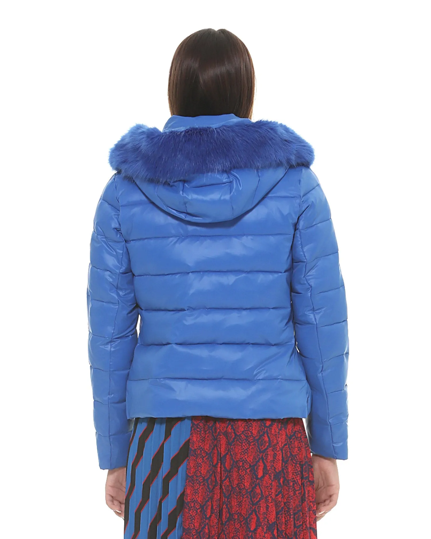 Short and quilted down jacket