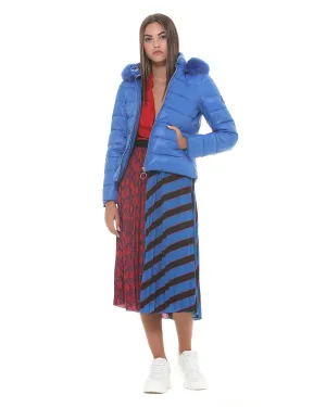Short and quilted down jacket