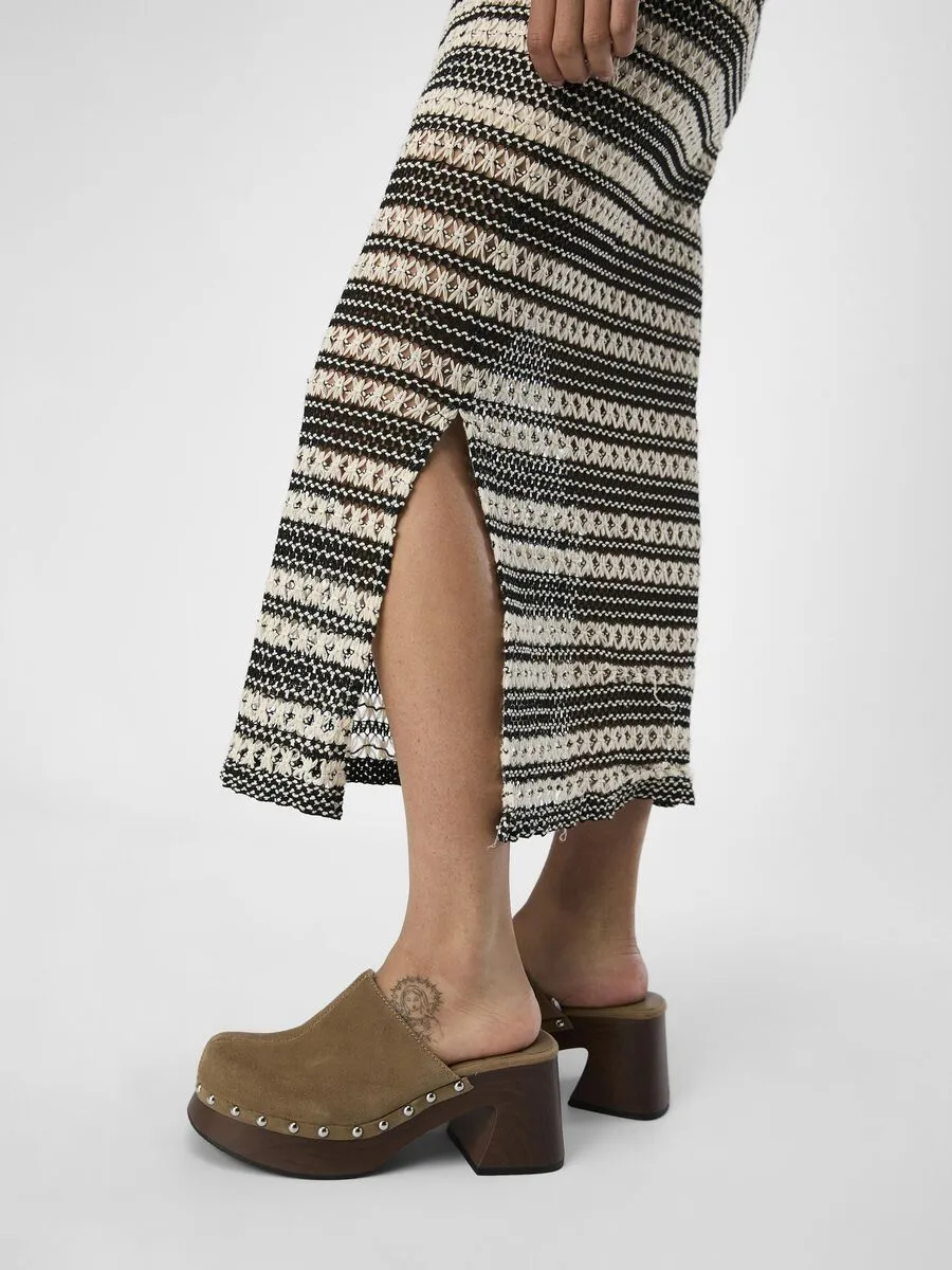 Thine Skirt (Black/Sandshell)
